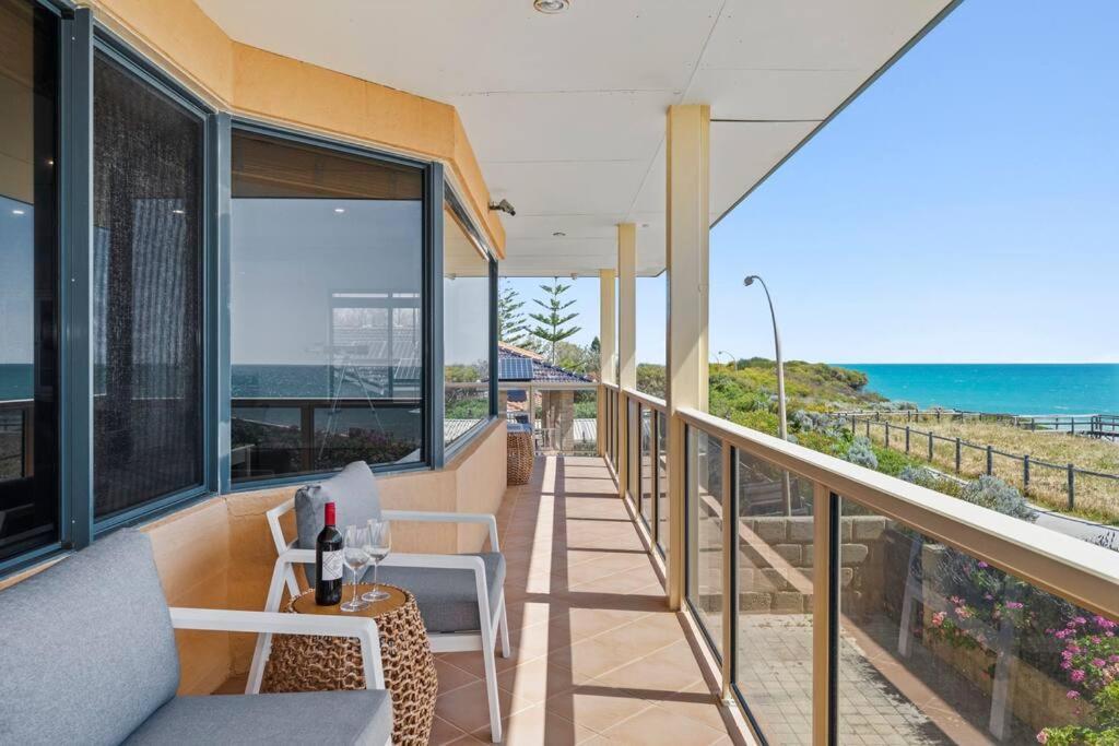 Absolute Oceanfront Escape Villa Mandurah Exterior photo